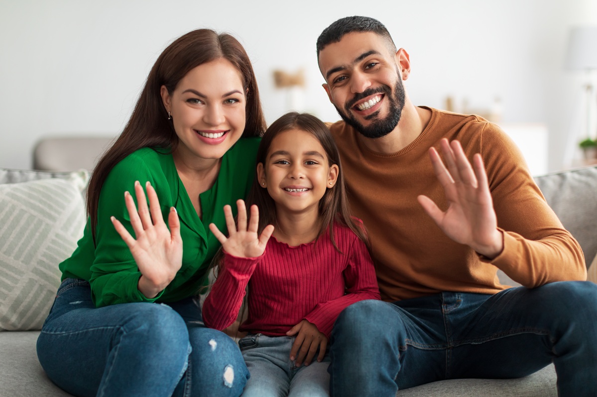 Happy family waving, representing patients and families who trust Professor Semih Keskil